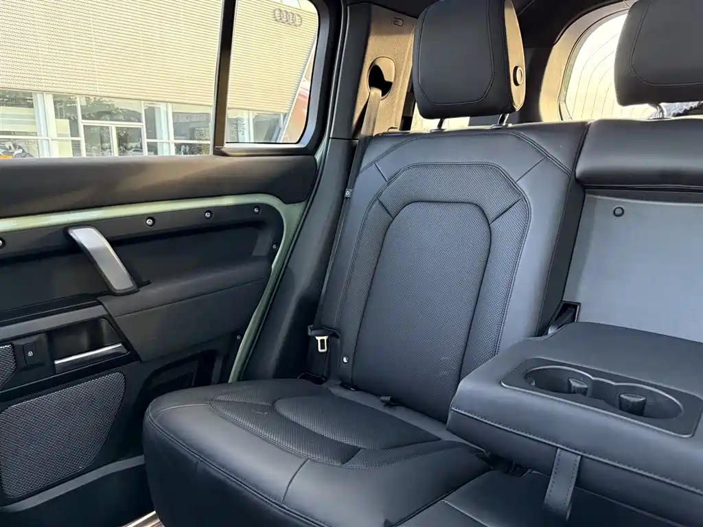 Land Rover Defender 2023 — фото 44