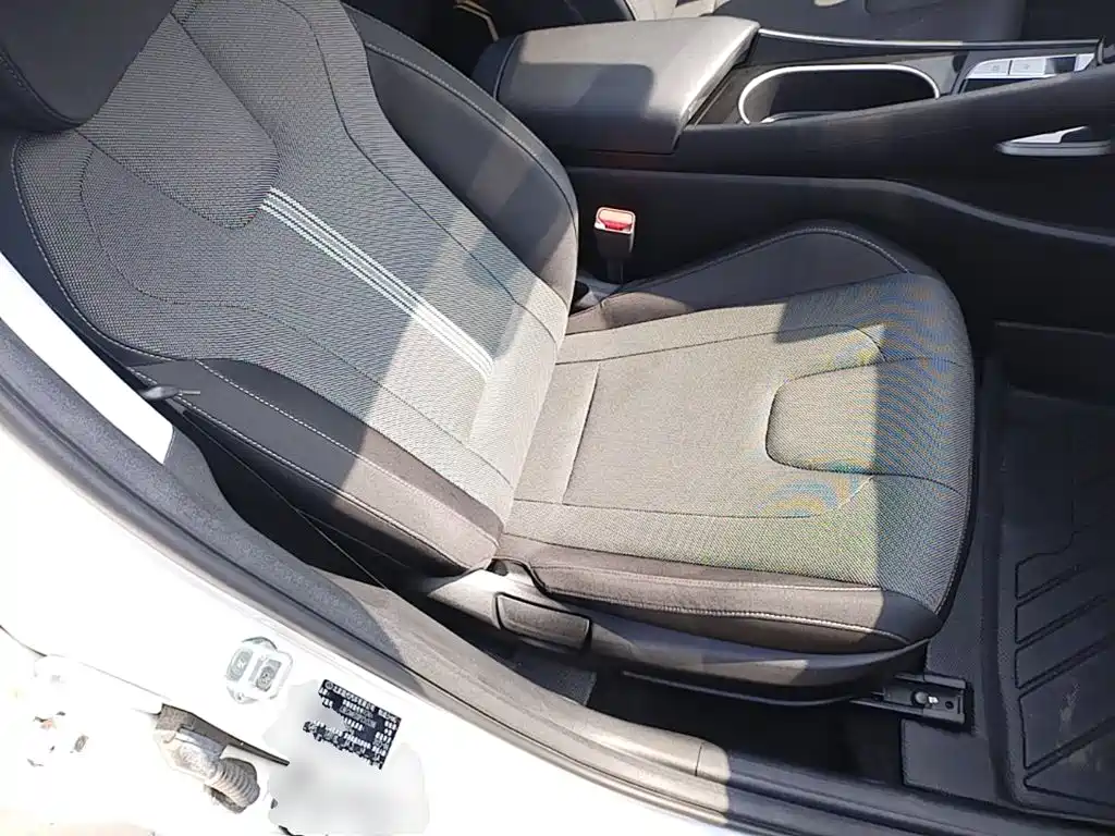 Hyundai Elantra 2023 — фото 25