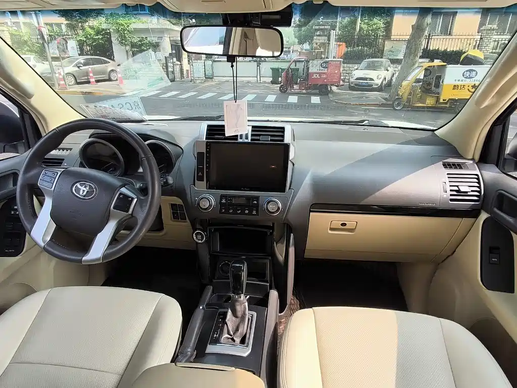 Toyota Prado 2017 — фото 11