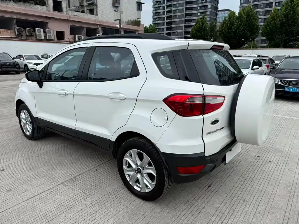 Ford EcoSport 2015 — фото 12