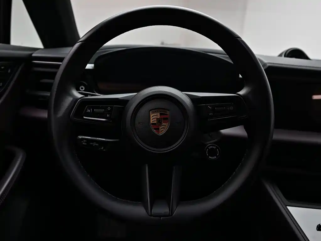 Porsche Macan EV 2025 — фото 11