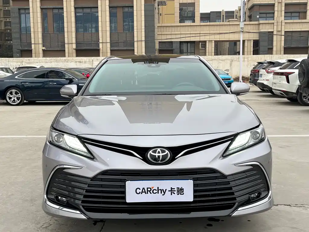 Toyota Camry 2023 — фото 2
