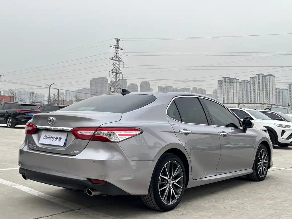 Toyota Camry 2023 — фото 6