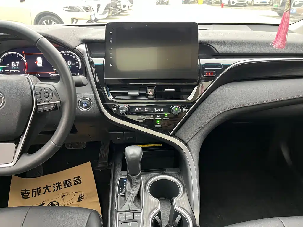 Toyota Camry 2023 — фото 12