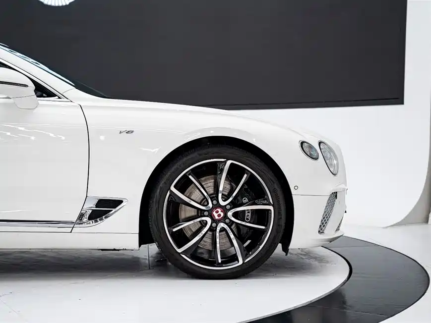 Bentley Continental 2022 — фото 19