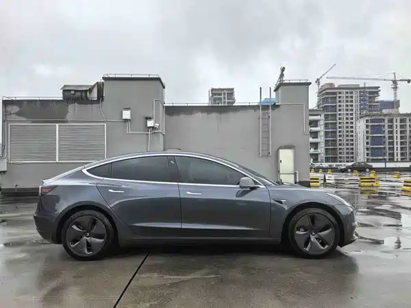 Tesla Model 3 2020