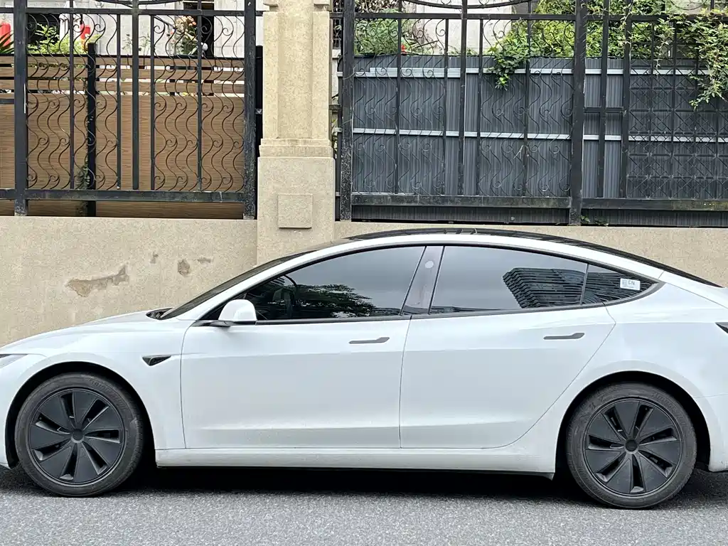Tesla Model 3 2026 — фото 3