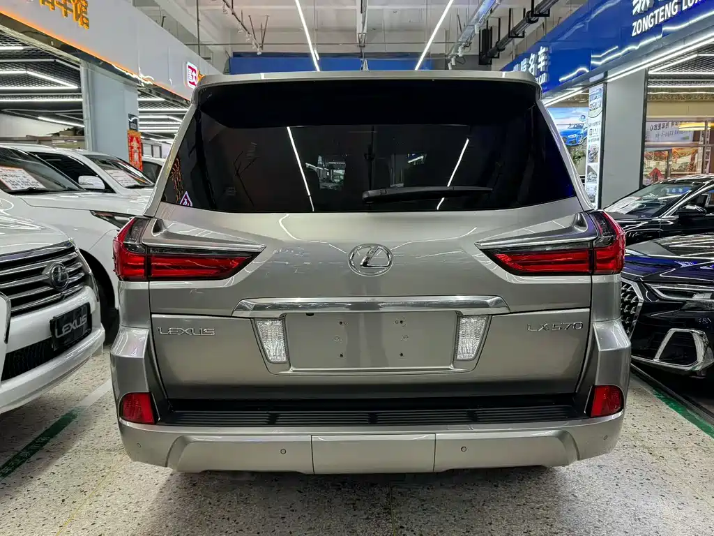 Lexus LX 2016 — фото 9