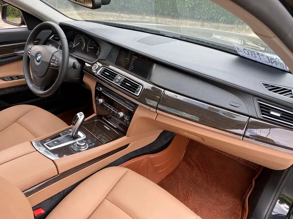 BMW 7 Series 2012 — фото 20