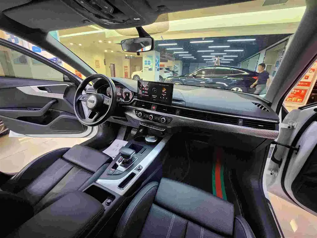 Audi A4L 2021 — фото 11