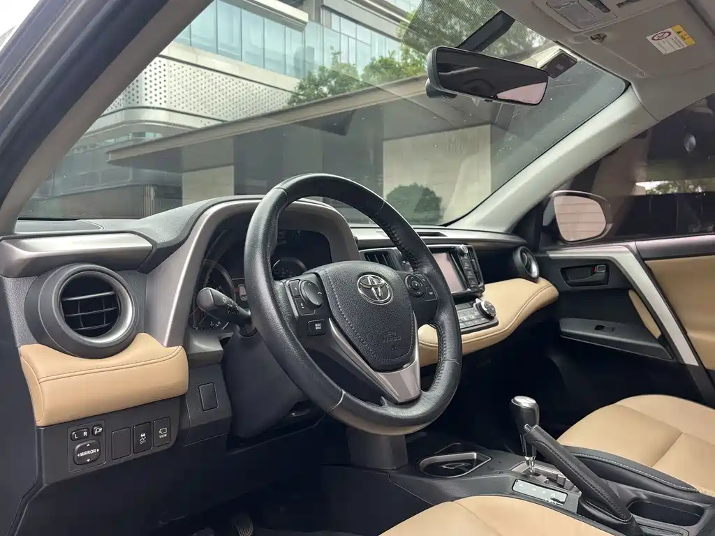 Toyota RAV4 2017 — фото 16
