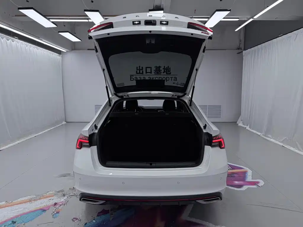 Skoda Octavia 2022 — фото 18