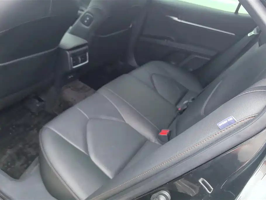 Toyota Camry 2023 — фото 11