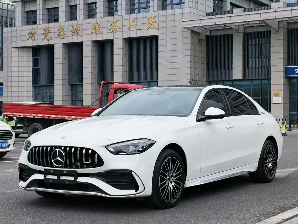Mercedes-Benz C-Class 2024
