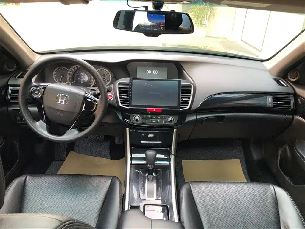 Honda Accord 2018 — фото 6