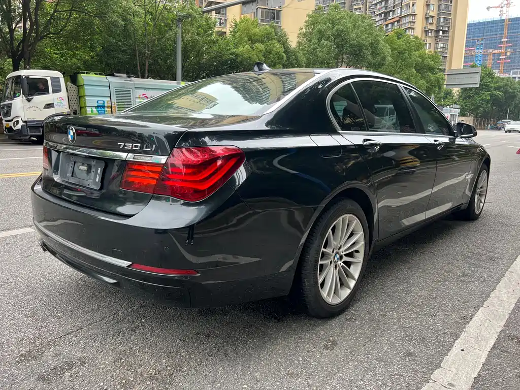 BMW 7 Series 2014 — фото 11