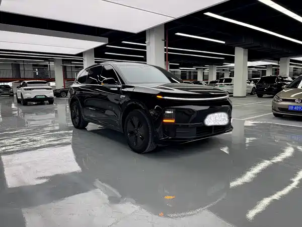 Li Auto L6 2025
