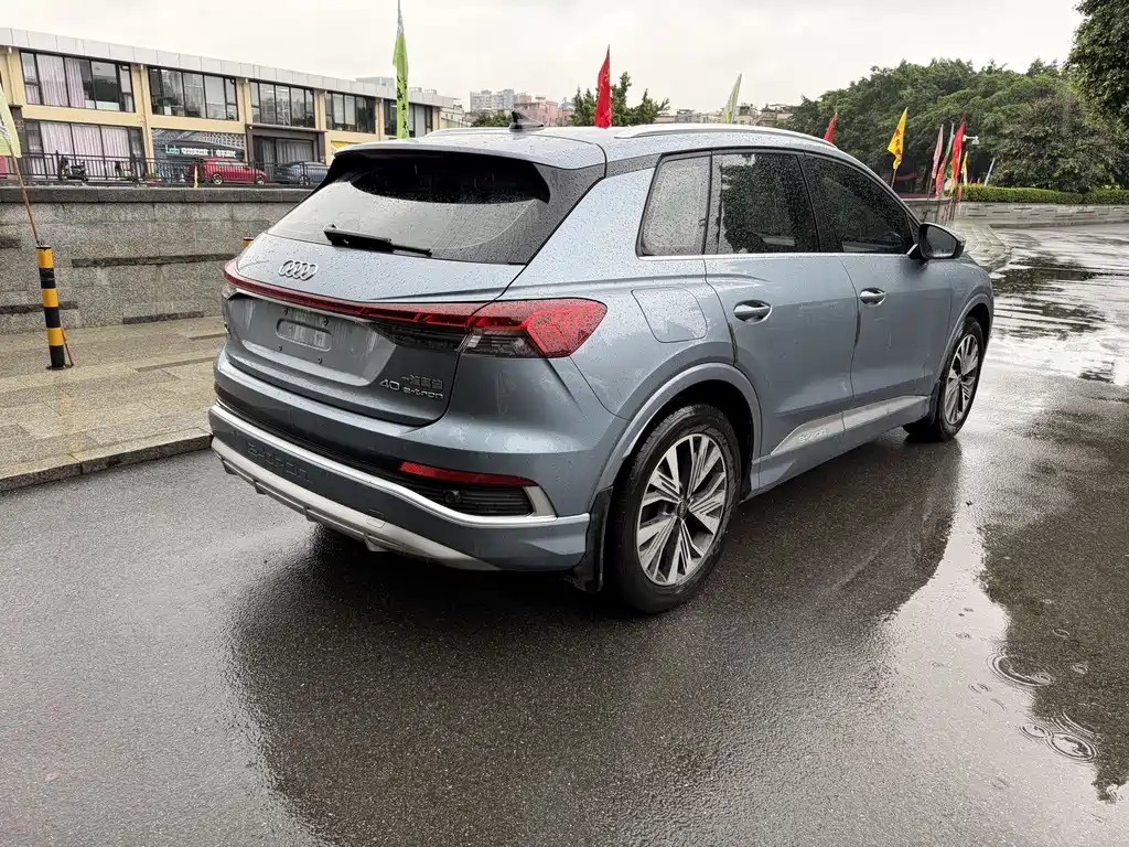 Audi Q4 E-Tron 2022 — фото 4