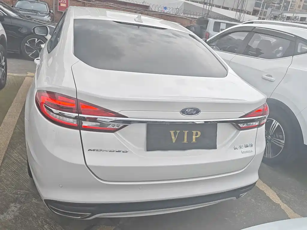 Ford Mondeo 2018 — фото 18
