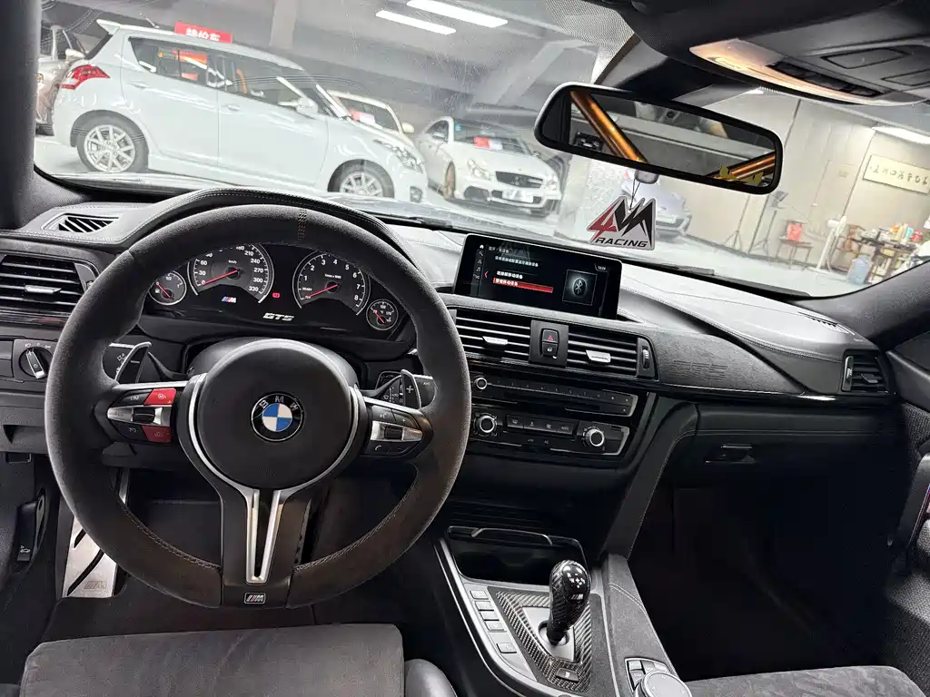 BMW M4 2017 — фото 8