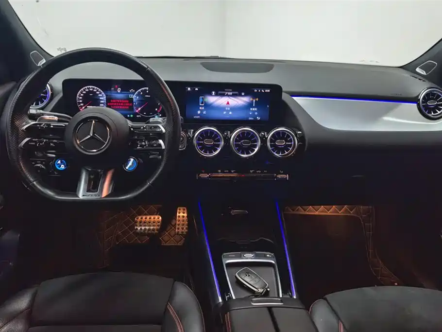 Mercedes-Benz GLA AMG 2024 — фото 12