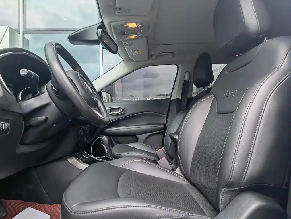 Jeep Compass 2018 — фото 14