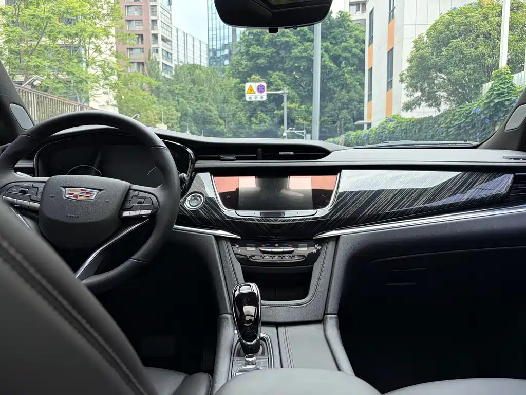 Cadillac XT6 2023 — фото 18