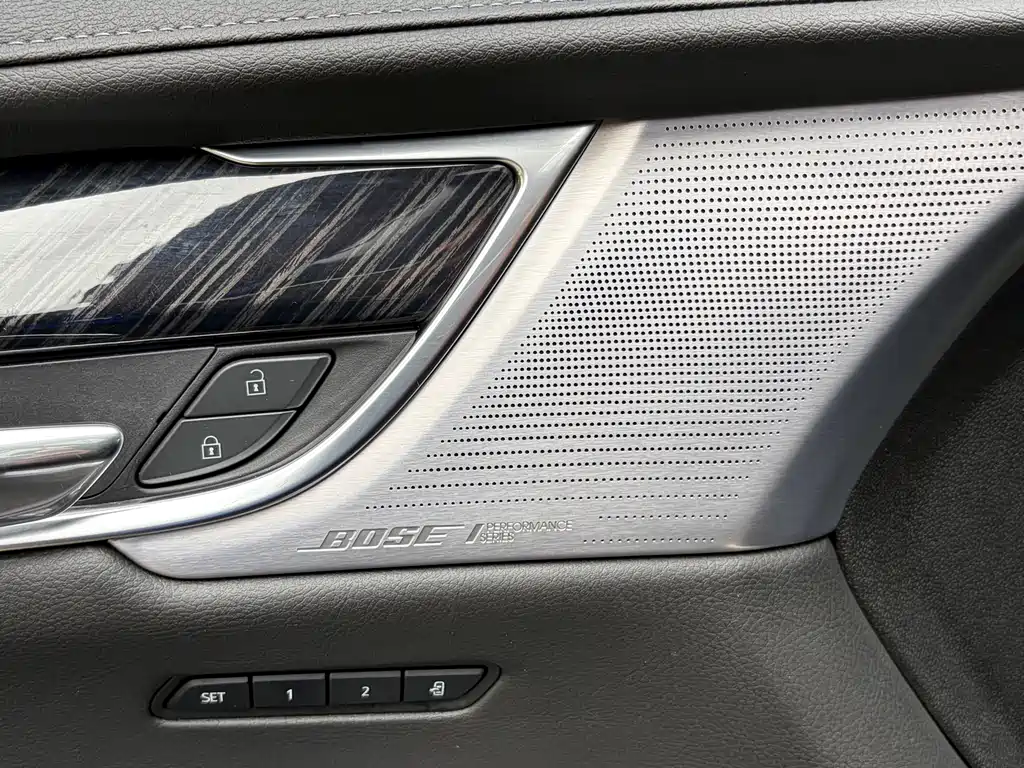 Cadillac XT6 2023 — фото 25