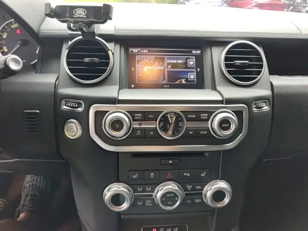 Land Rover Discovery 2017 — фото 13