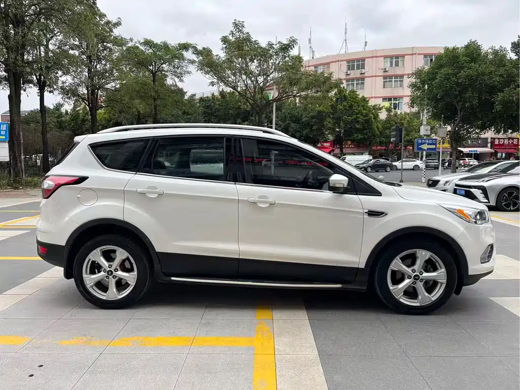 Ford Kuga 2018 — фото 9