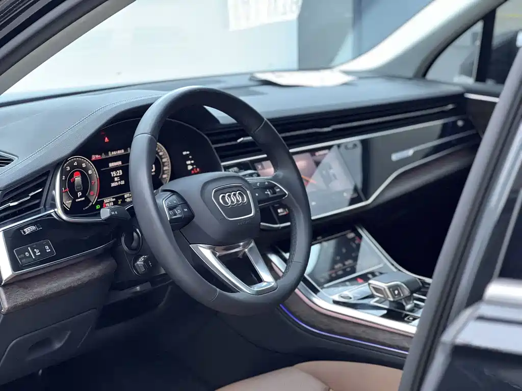 Audi Q7 2023 — фото 9