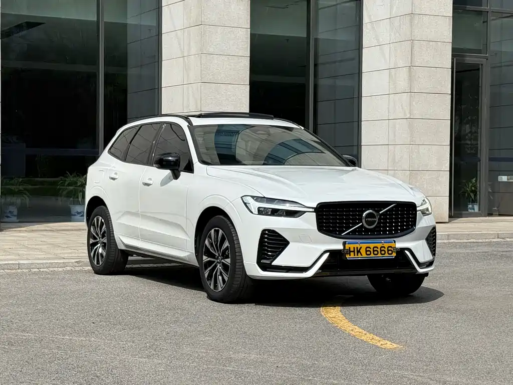 Volvo XC60 2022 — фото 3