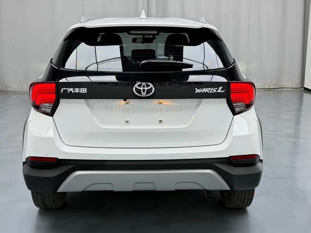 Toyota Yaris L 2022 — фото 15