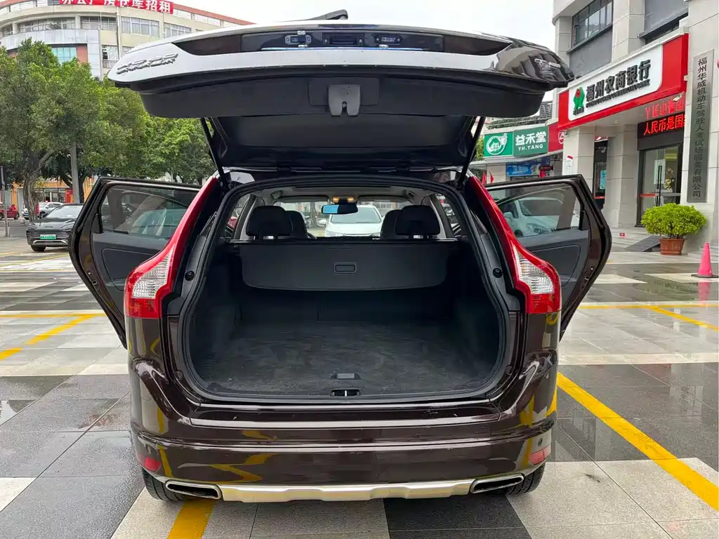 Volvo XC60 2017 — фото 18