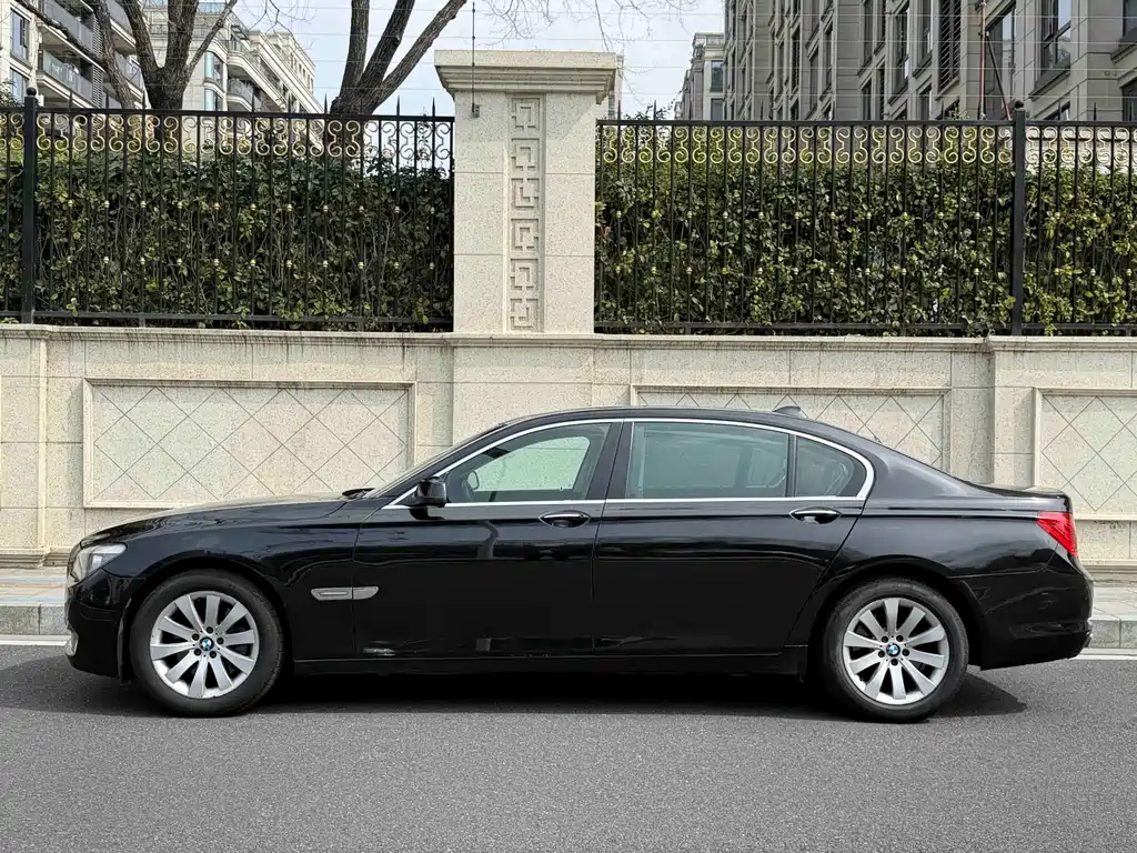 BMW 7 Series 2009 — фото 3