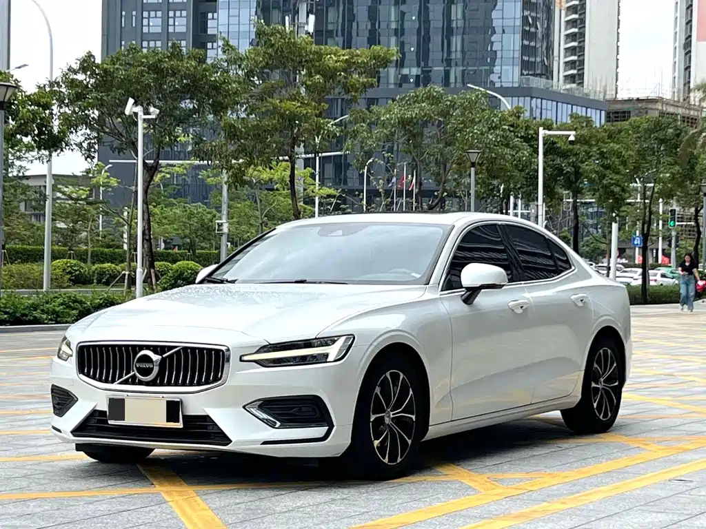 Volvo S60 2020 — фото 1