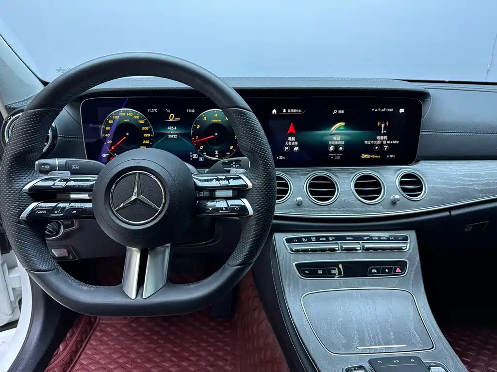 Mercedes-Benz E-Class 2023 — фото 12