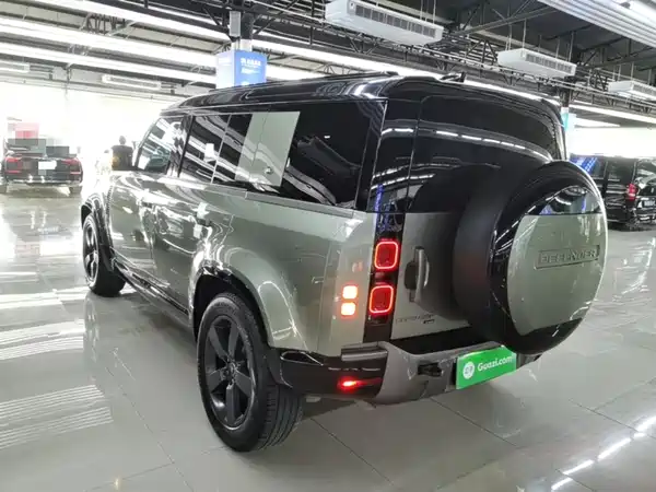 Land Rover Defender 2023