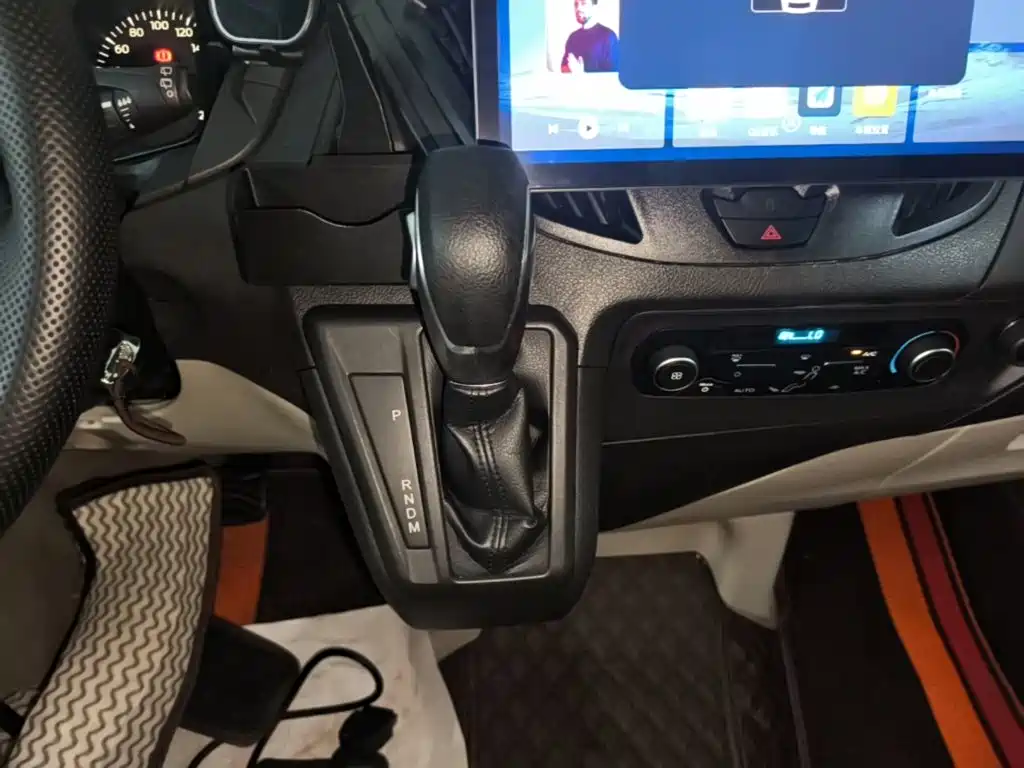 Ford Tourneo 2017 — фото 14