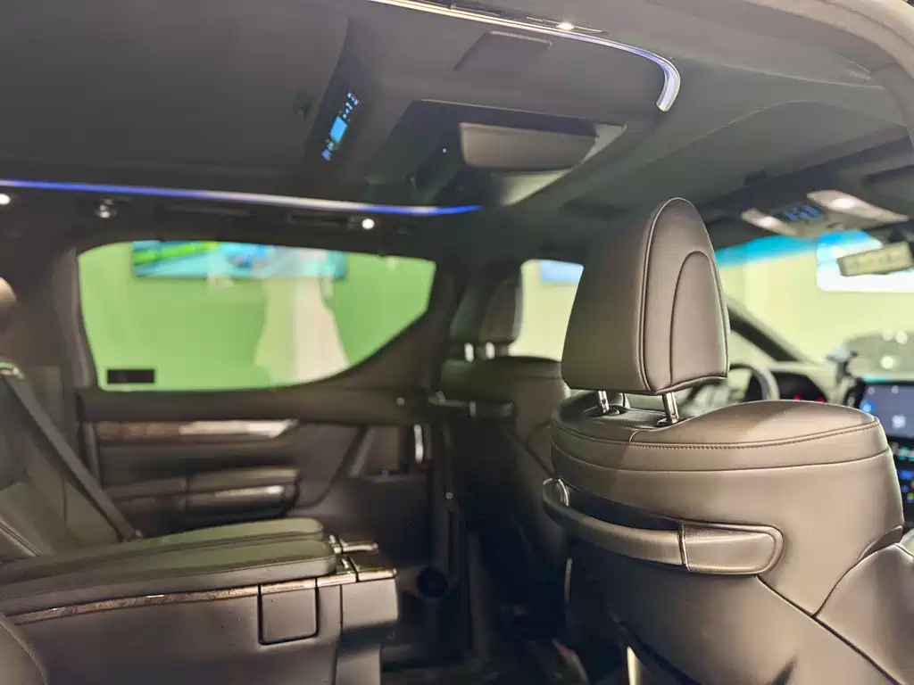 Toyota Alphard 2020 — фото 11