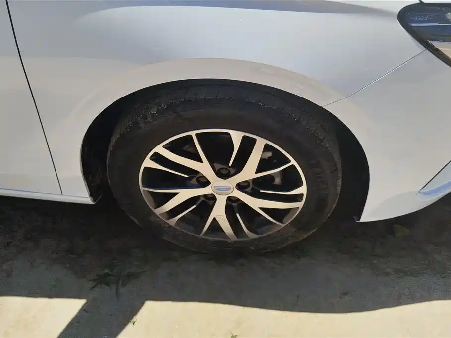 Geely Emgrand 2024