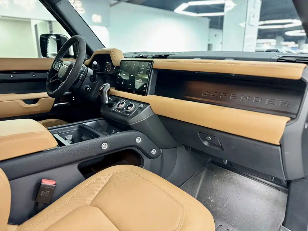 Land Rover Defender 2024 — фото 14