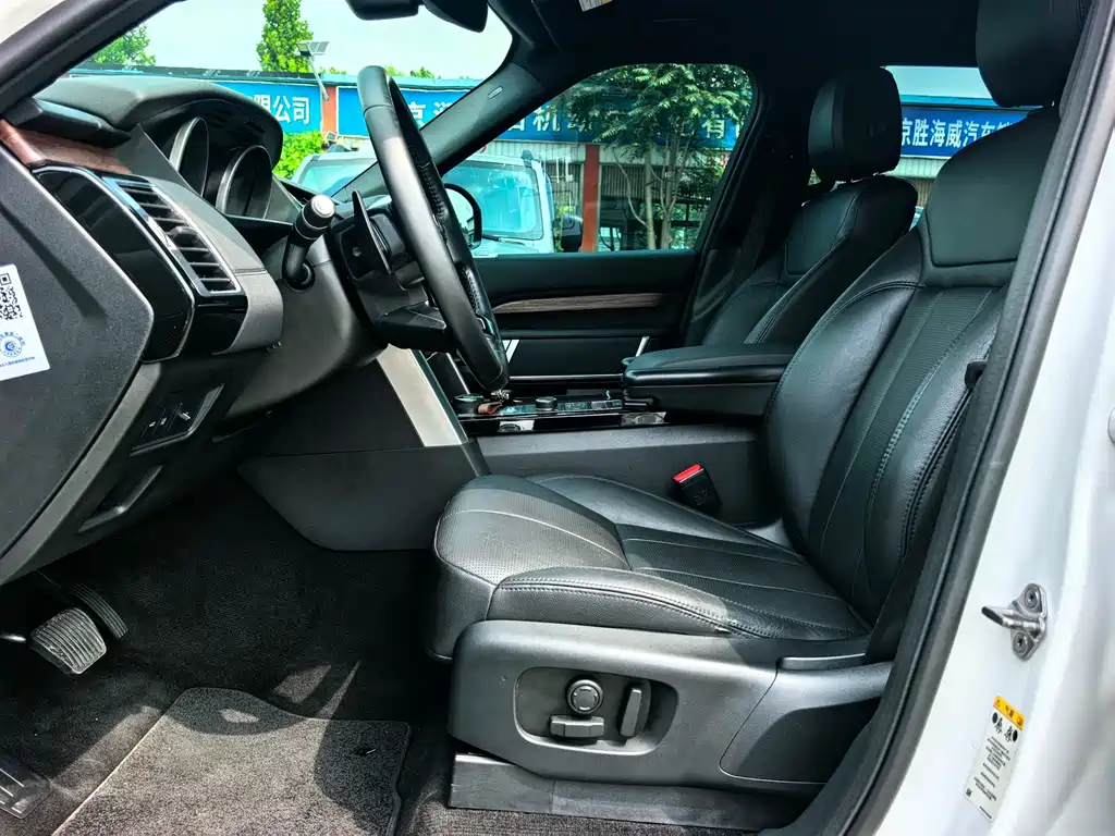 Land Rover Discovery 2017 — фото 22