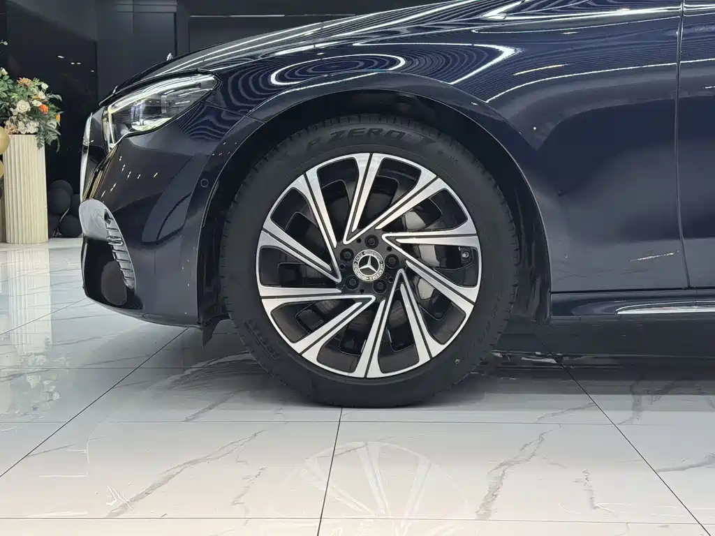 Mercedes-Benz E-Class 2023 — фото 15