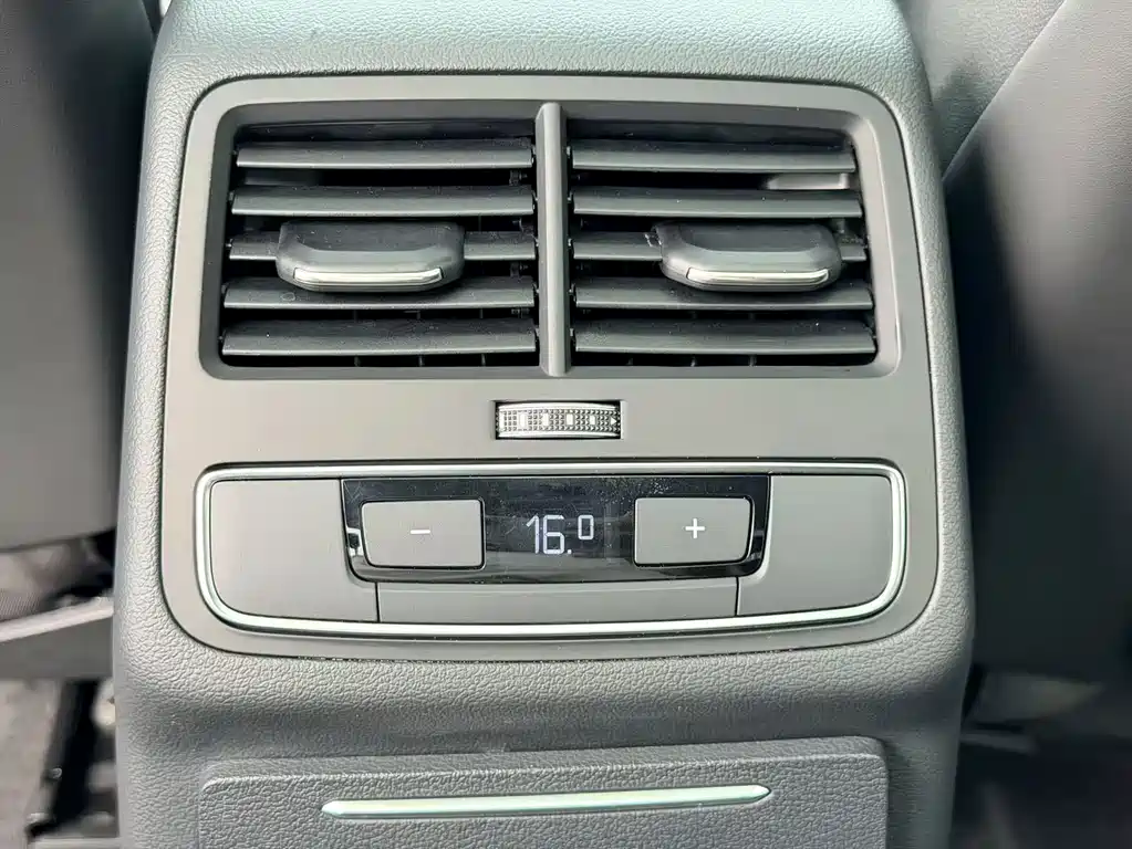 Audi A4L 2020 — фото 17