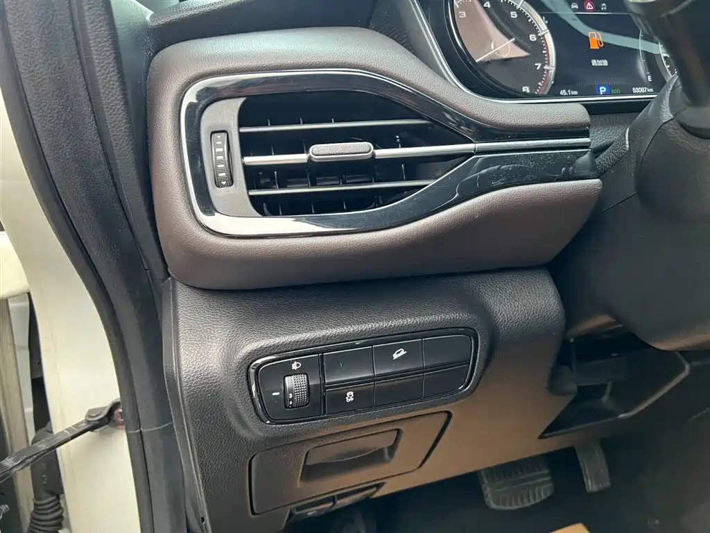 GAC Motor Trumpchi M6 2019 — фото 8