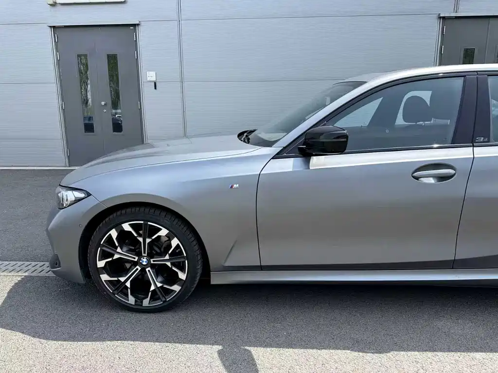 BMW 3 Series 2025 — фото 10