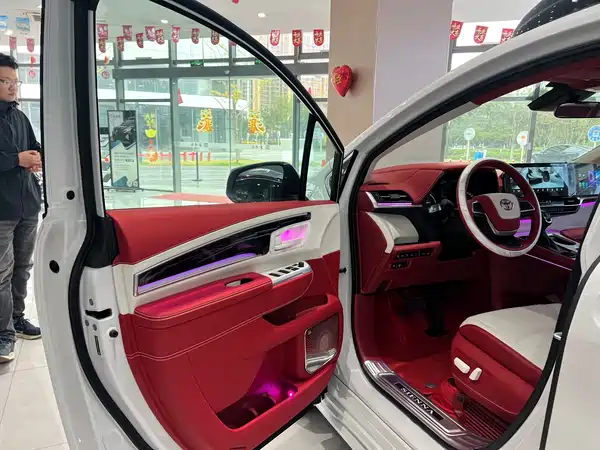 Toyota Sienna 2024