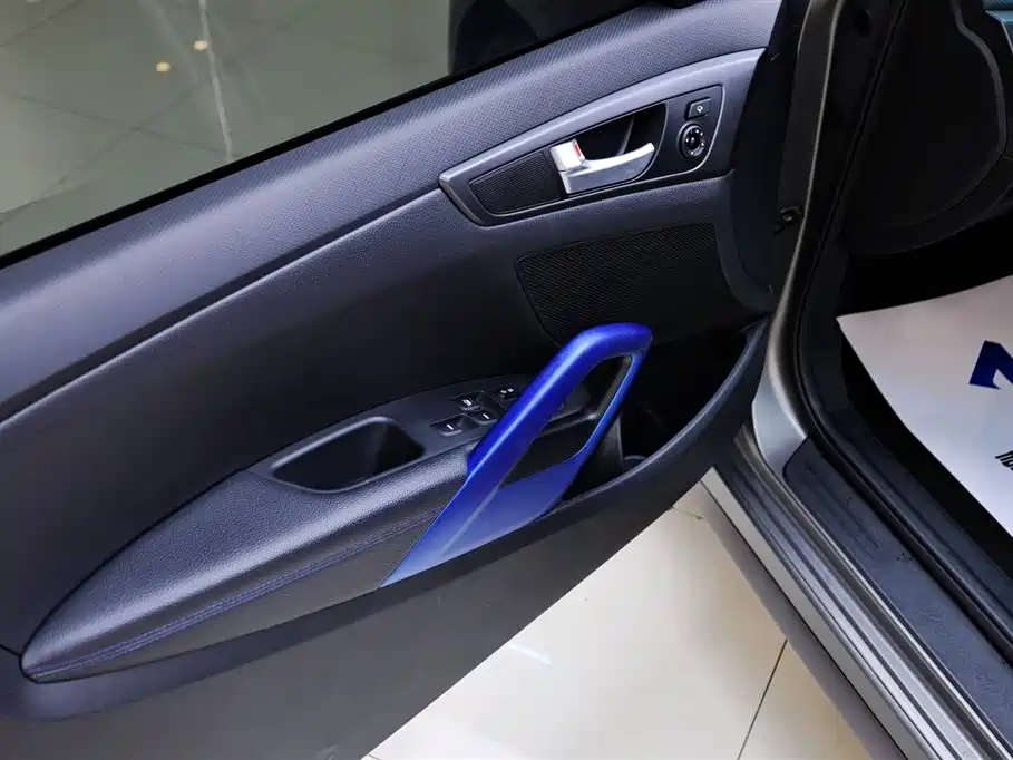 Hyundai Veloster 2015 — фото 17