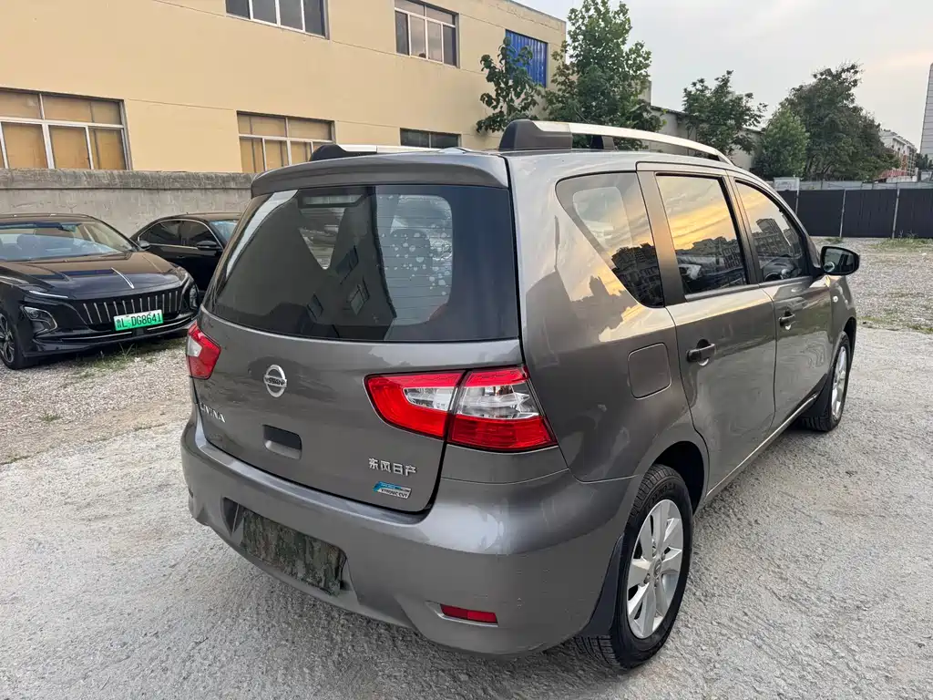 Nissan Livina 2015
